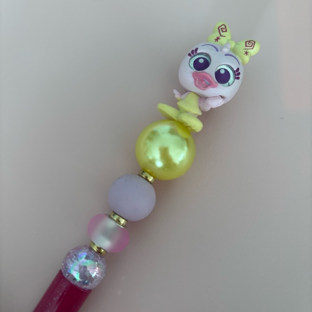 Disney Doorables: Mickey Mouse & Friends: Wonderland Daisy Duck handmade pen